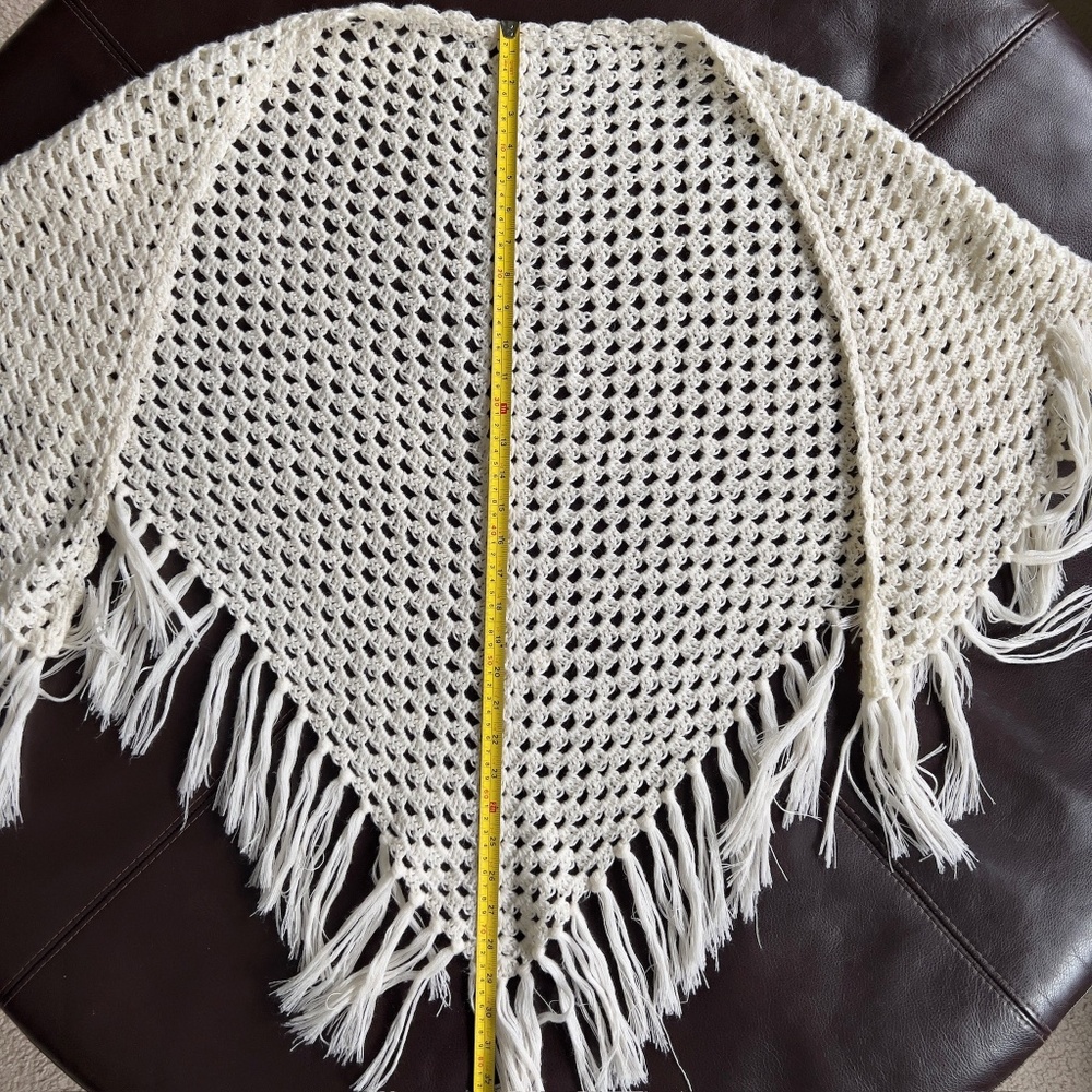Vintage Cream Hand Crochet Fringed Shawl - Picture 7 of 9